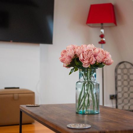 Spacious 2-Bed Home - Exposed Beams & Fast Internet Included ستامفورد المظهر الخارجي الصورة