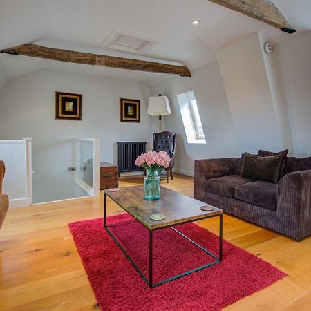 Spacious 2-Bed Home - Exposed Beams & Fast Internet Included ستامفورد المظهر الخارجي الصورة